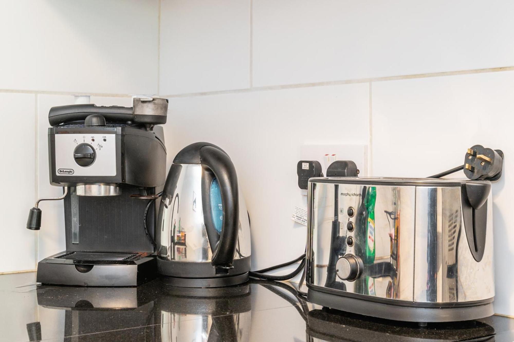 Apartamento Lovely 2-bed In The Heart Of *